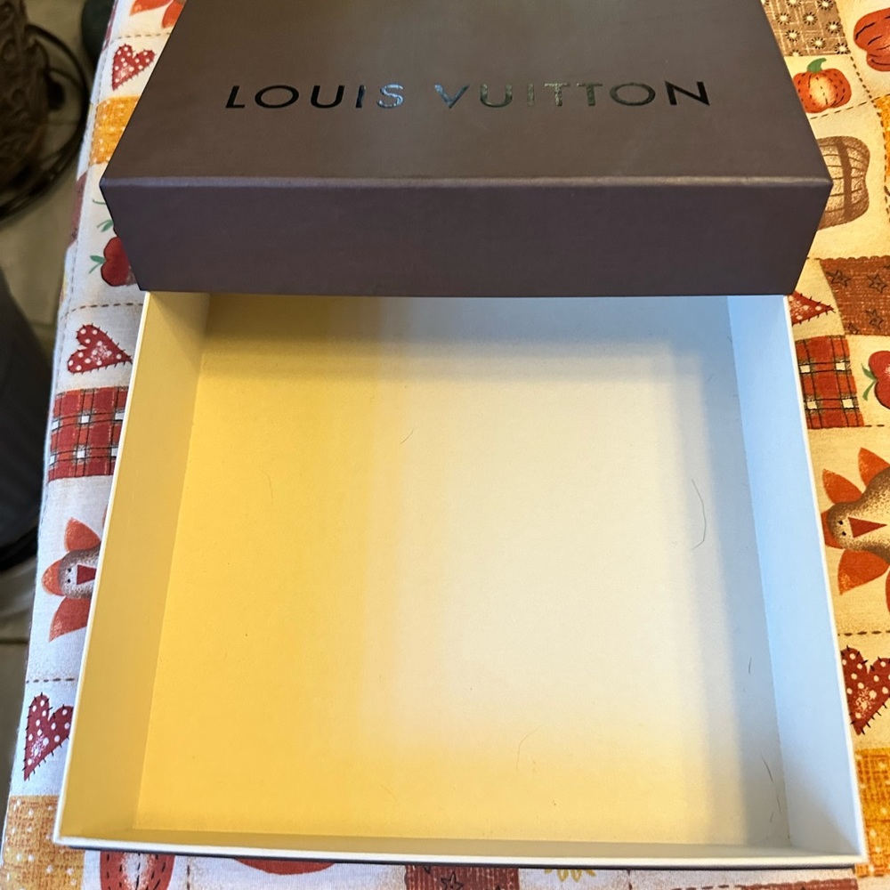 Louis Vuitton Box - Picture 2 of 3